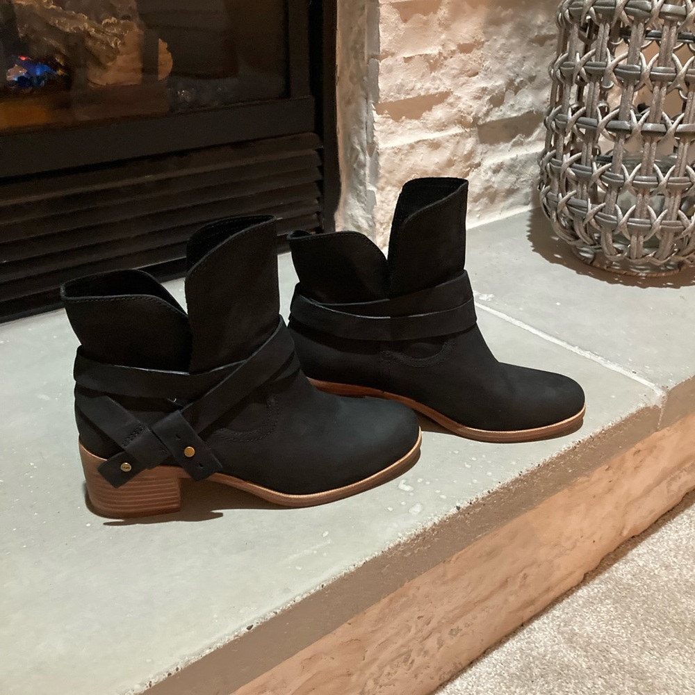 UGG Elora Boot